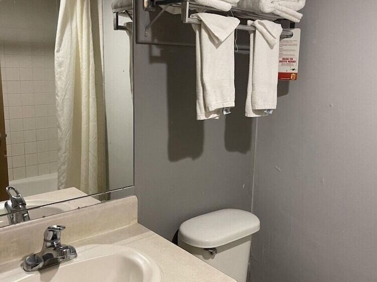 Quarto Estandar 2 Camas Casal, Super 8 By Wyndham Adel Ga I 75