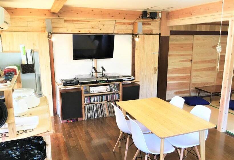 Семейный Номер, 奄美ゲストハウス Hub A Nice Inn