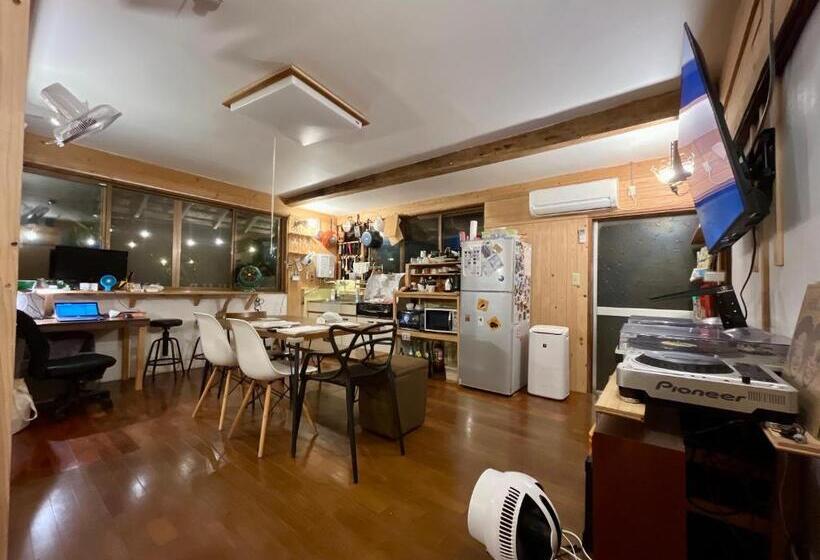 Дом 2 Спальни, 奄美ゲストハウス Hub A Nice Inn