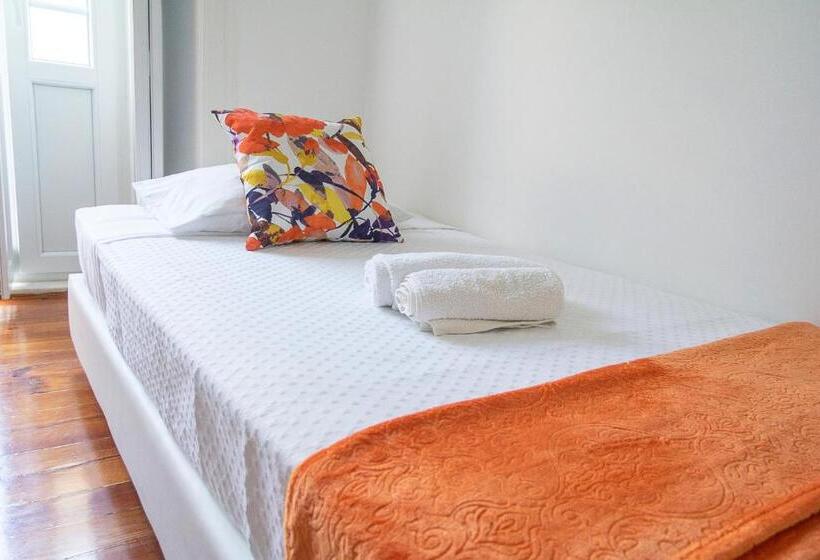 Трехместный Номер Стандарт Совместная Ванная, Guest House Amoreiras