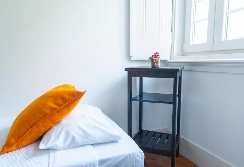 Трехместный Номер Стандарт Совместная Ванная, Guest House Amoreiras