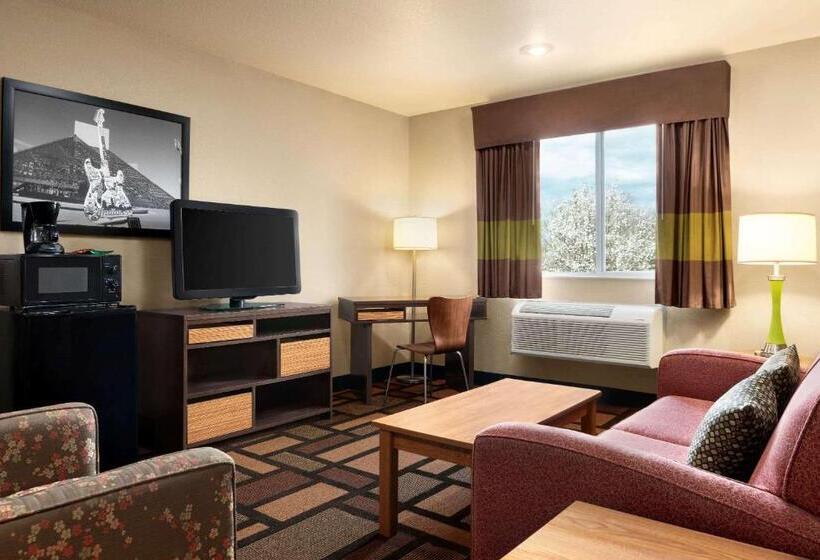 Люкс Кровать Кинг, Super 8 By Wyndham Akron S/green/uniontown Oh