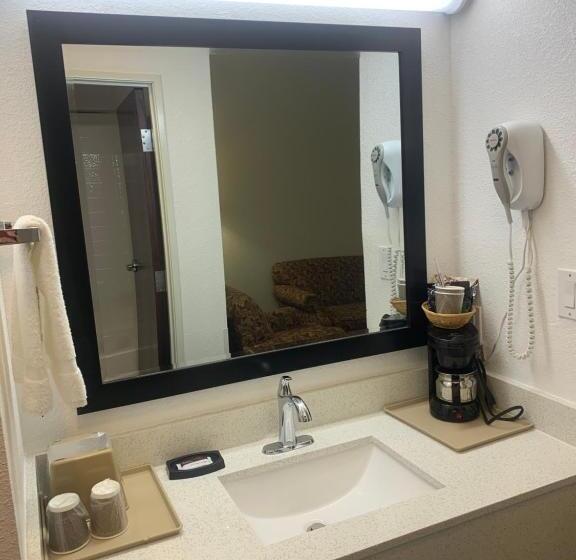 Номер Deluxe Кровать Кинг, Super 8 By Wyndham Hillsboro Tx