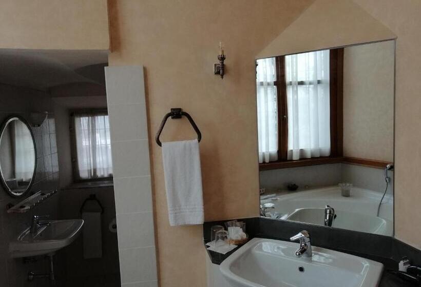Номер Deluxe, Castello Di Compiano Hotel Relais Museum
