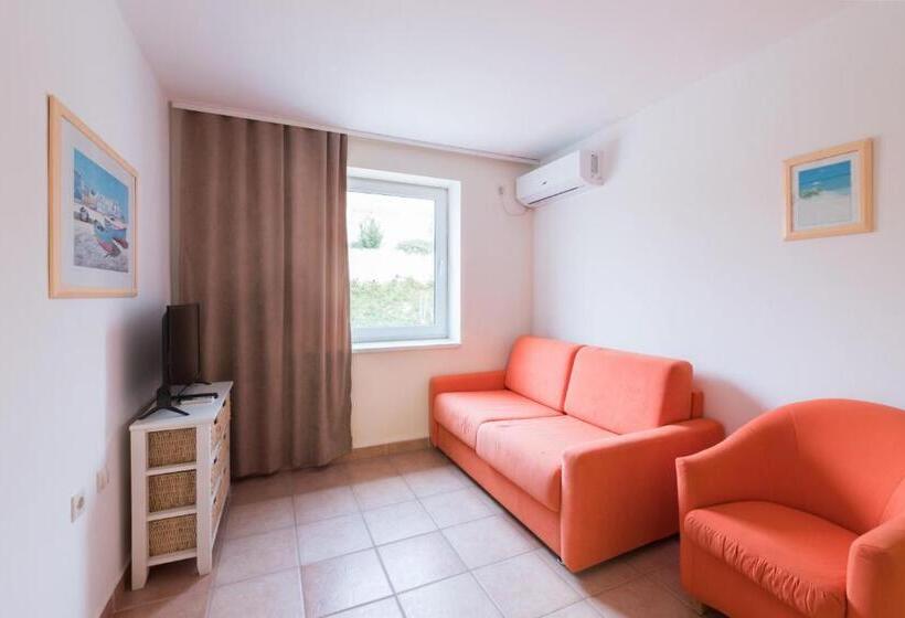 غرفة عائلية مطلّة علي الجبل, Aparthotel Roccia