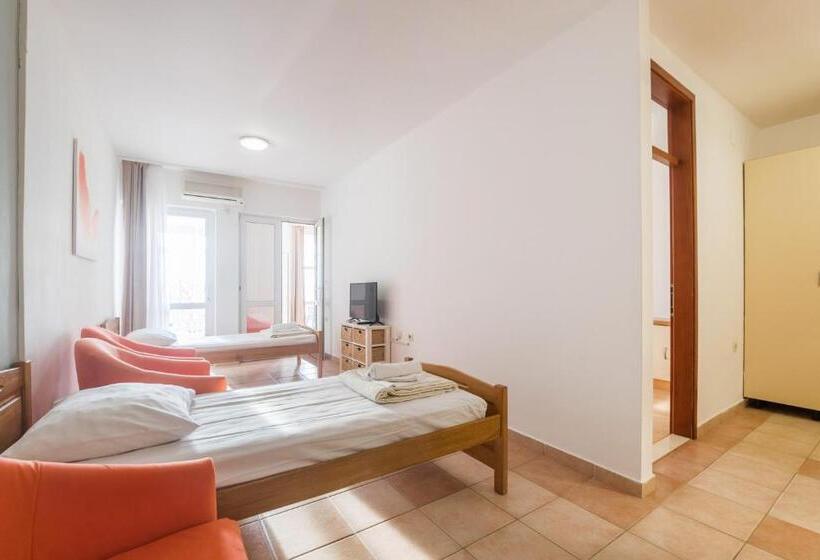 Семейный Номер Вид на Море, Aparthotel Roccia