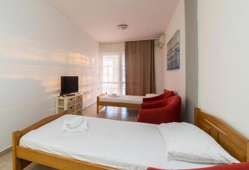 غرفة عائلية مطلّة علي البحر, Aparthotel Roccia