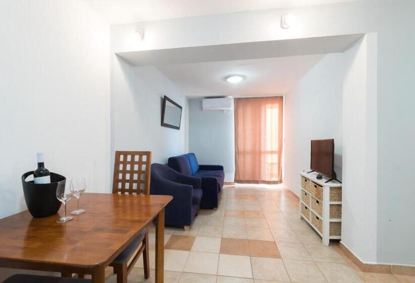 Номер Deluxe Вид на Море, Aparthotel Roccia