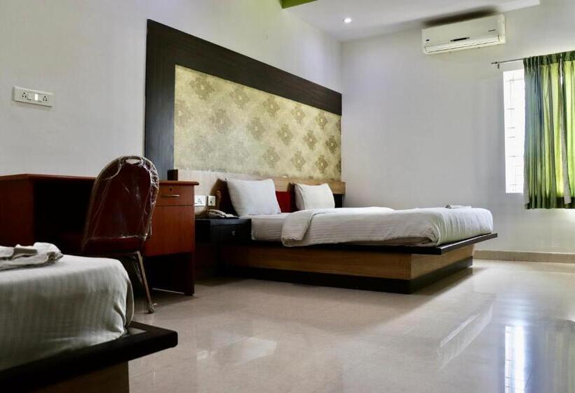 Трехместный Номер Superior, Sri Vaari Residency