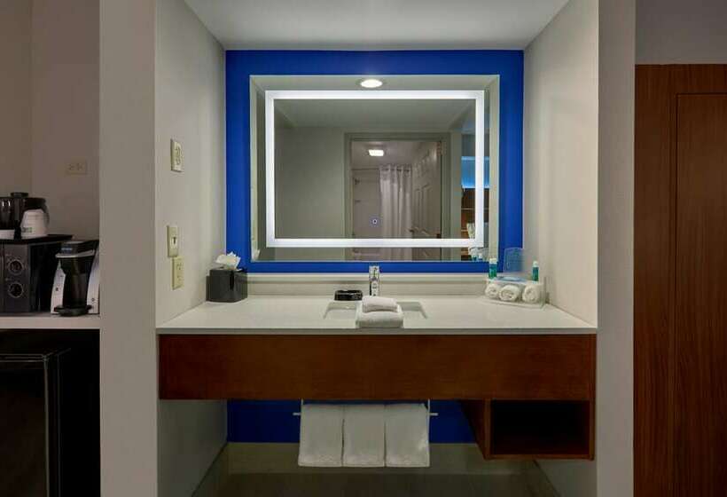 带2个双人床的标准工作室, Holiday Inn Express And Suites Pigeon Forge Sevierville By Ihg