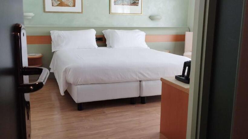 Номер Стандарт с Балконом, Best Western Hotel Leonardo Da Vinci