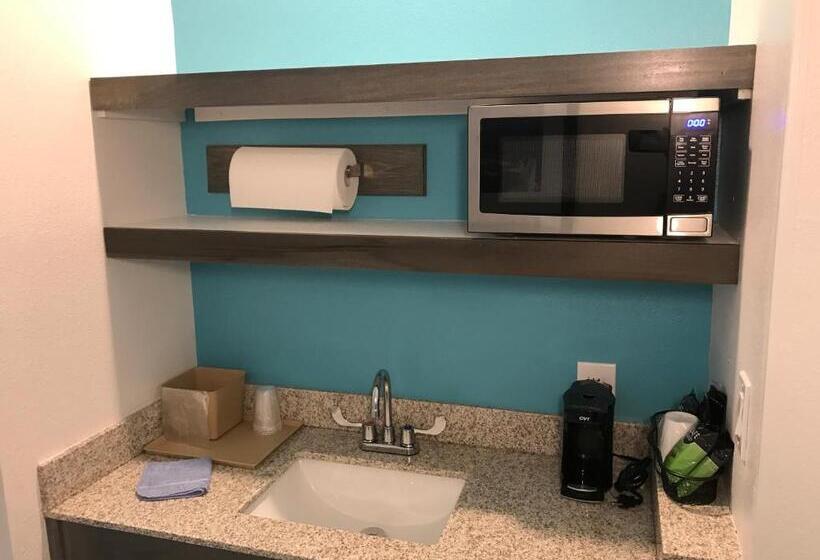 Номер Deluxe, Pensacola