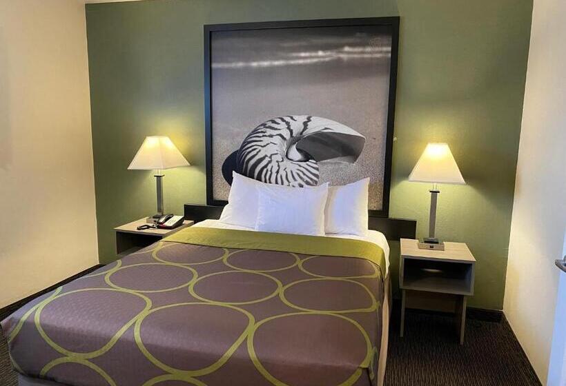 Номер Deluxe, Super 8 By Wyndham Monterey