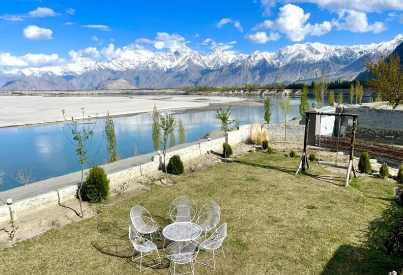اتاق استاندارد با چشم‌انداز کوهستان, Indus View Hotel Skardu