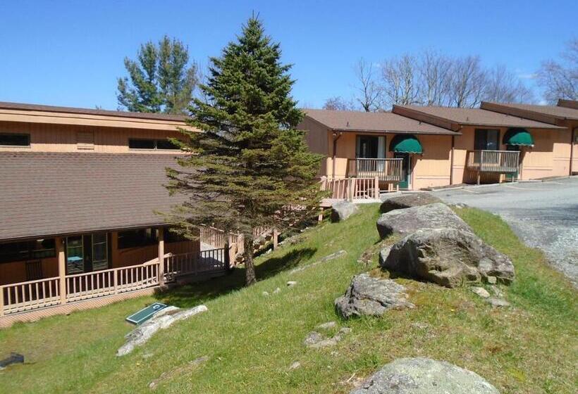 침실 3개 아파트, Cedar Village Condominiums