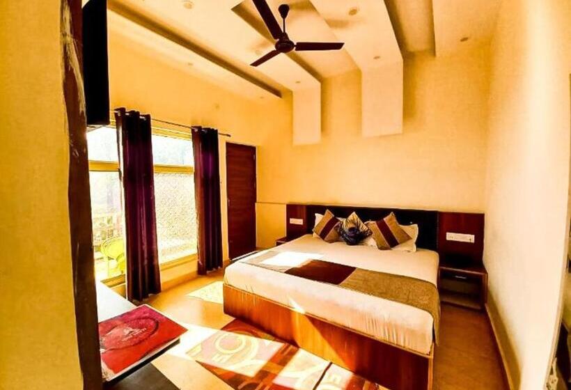 스탠다드 룸 킹사이즈 침대, Sunny Pines Resort