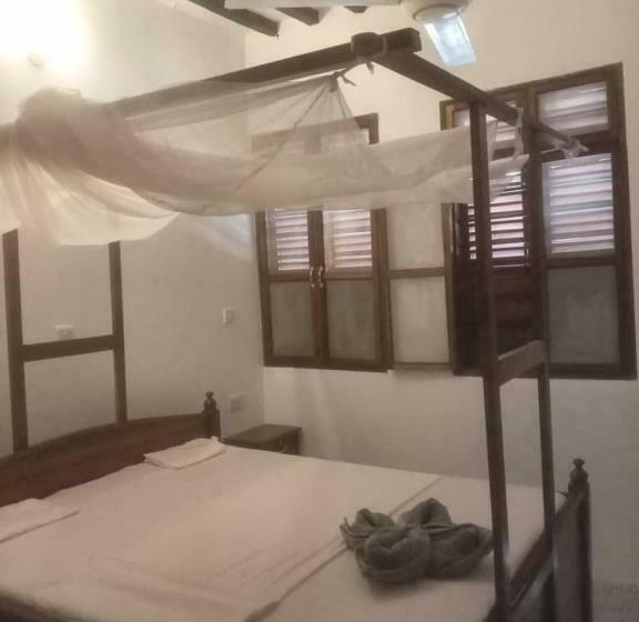 Quarto Economy, Iddi House