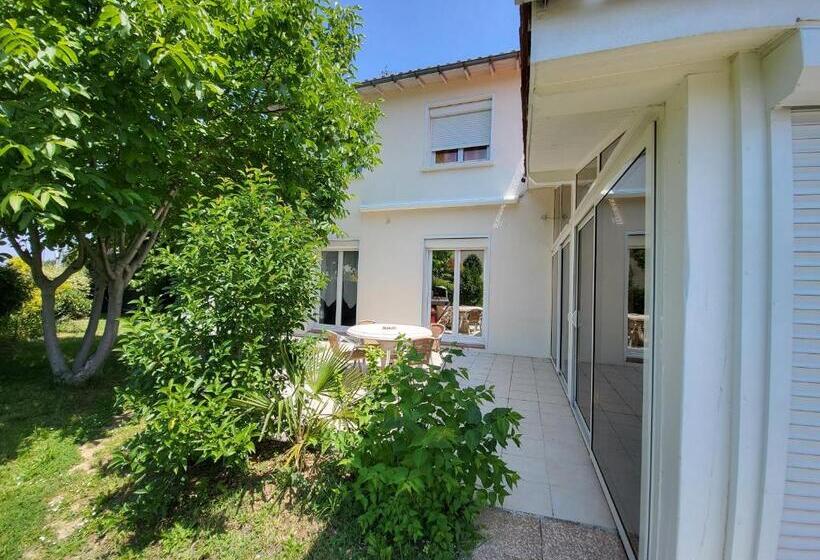 Четырехместный Номер Стандарт Вид на Сад, Maison Venitia