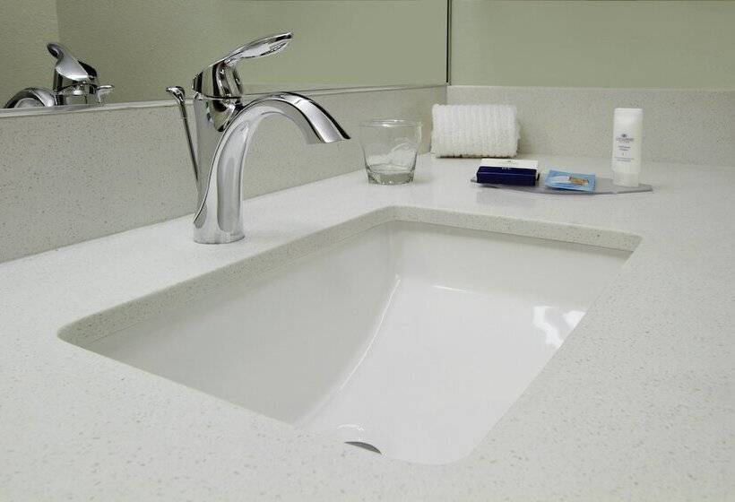 스탠다드 스튜디오, Candlewood Suites Rogers Bentonville, An Ihg