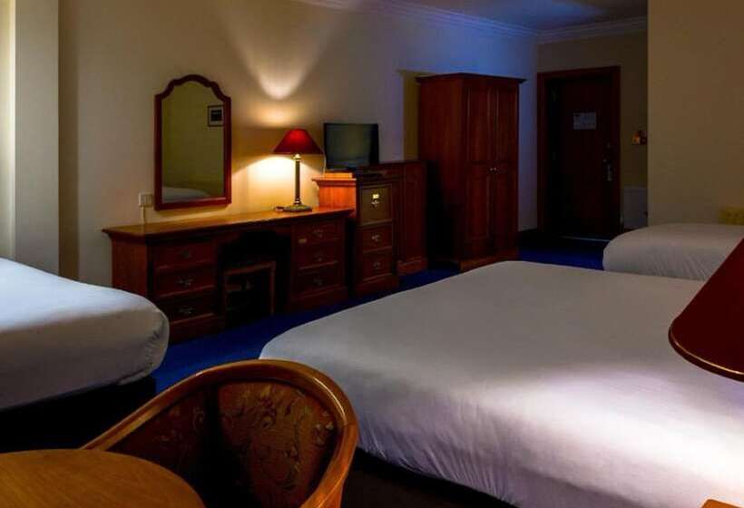 Номер Стандарт Трехместный, Lady Gregory Hotel, Leisure Club & Beauty Rooms