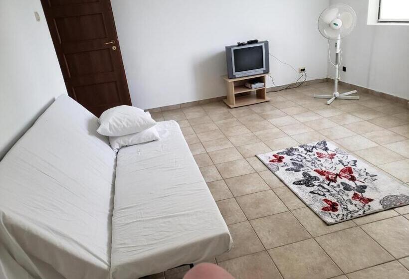 استودیوی استاندارد, Natalia Guesthouse