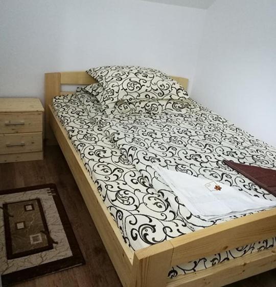 اتاق استاندارد سه نفره, Pensiunea ,,suciu
