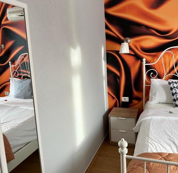 Номер Стандарт с Балконом, Artmotel & Bistro
