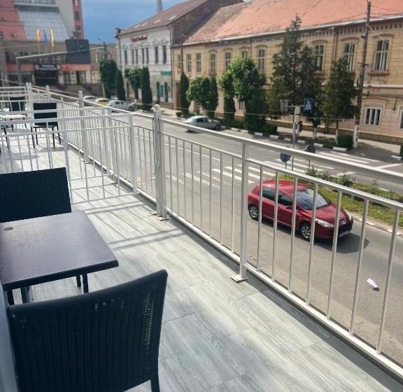 Люкс с Балконом, Artmotel & Bistro