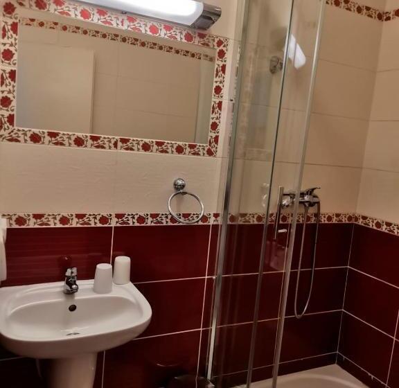 Номер Стандарт Трехместный, Styria Hotel Chvalovice