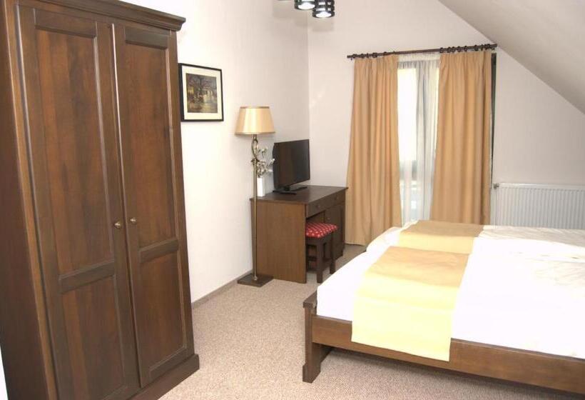 수피리어 트리플 룸, Complex Parc Pini Moinesti