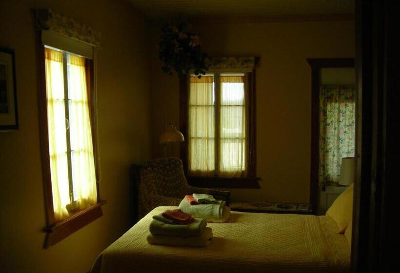 Номер Стандарт, Gîte Des Hauteurs Et Café De La Place