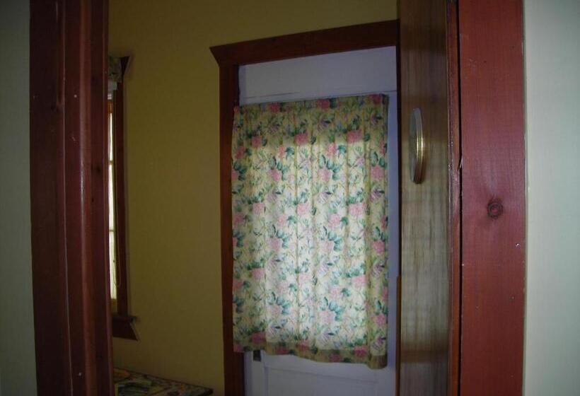 Номер Стандарт, Gîte Des Hauteurs Et Café De La Place