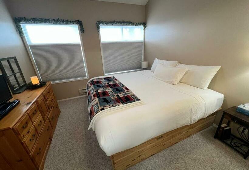 Люкс с Балконом, Bear Country Inn And Suites