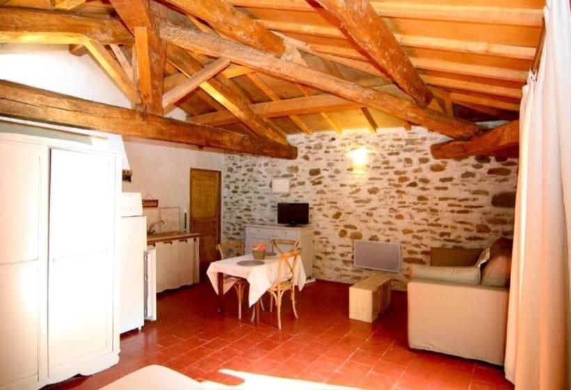 Номер Стандарт Трехместный, Chambres Lou Castel