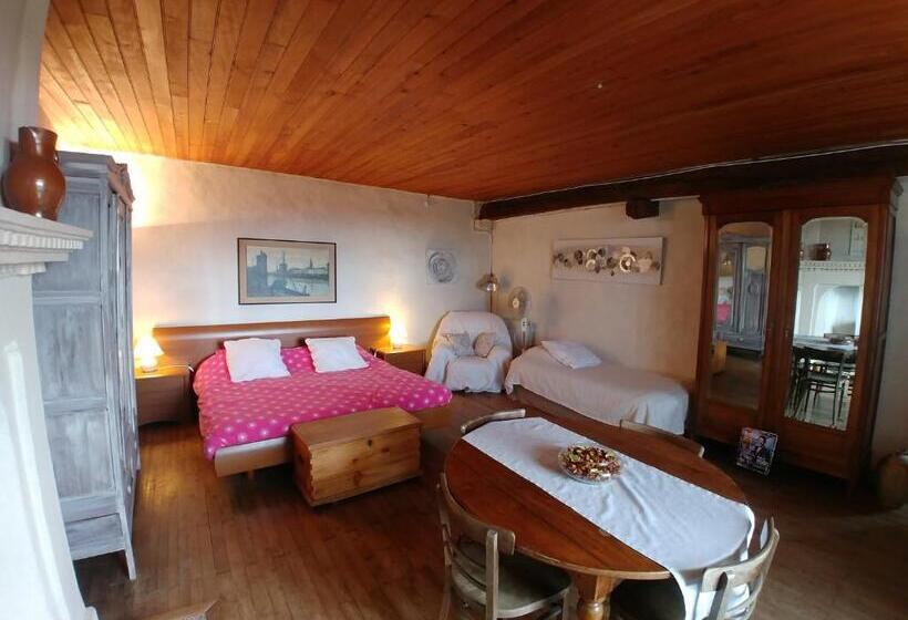 Семейный Номер, Chambres D Hotes Manoir Le Cristal  Futuroscope à Petit Prix