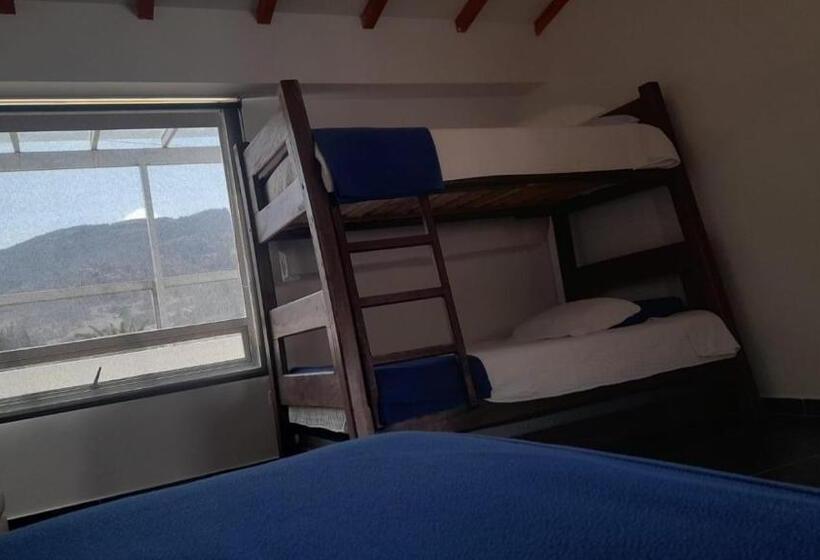 غرفة عائلية, Camino A La Villa Cucaita