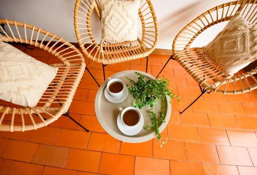 Дом 4 Спальни, Greenside Of Sea Hostel