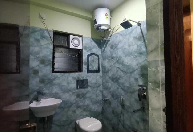 Standardrum, Oyo 63219 Amtala Guest House