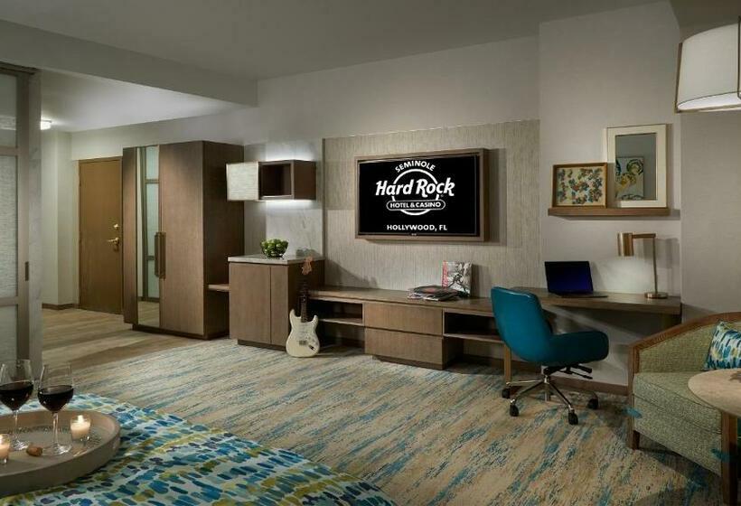스탠다드 룸 풀장 전망, The Guitar Hotel At Seminole Hard Rock Hotel & Casino