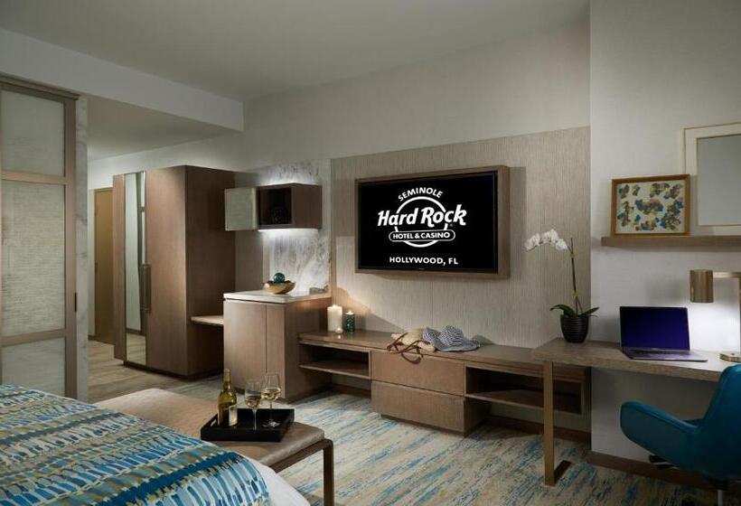 스탠다드 룸 풀장 전망, The Guitar Hotel At Seminole Hard Rock Hotel & Casino
