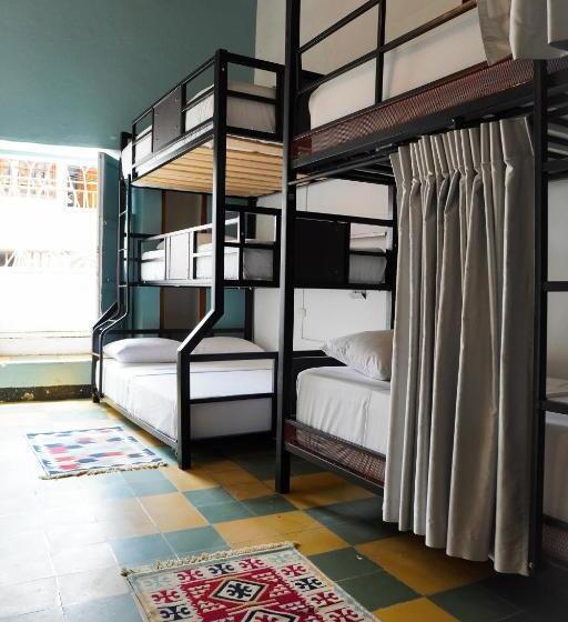 Семейный Номер, Traveler Hostel