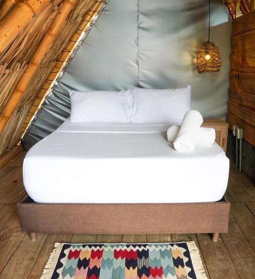 Шале 1 Спальня, Traveler Hostel