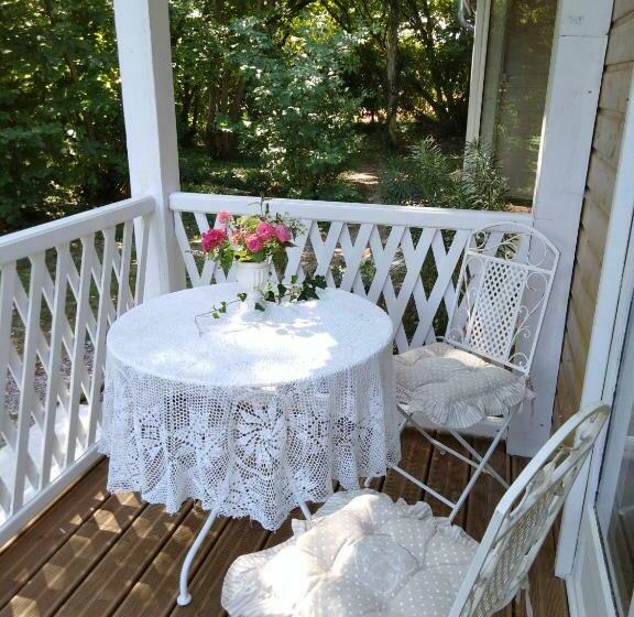 Номер Стандарт, Le Moulin Des Roses