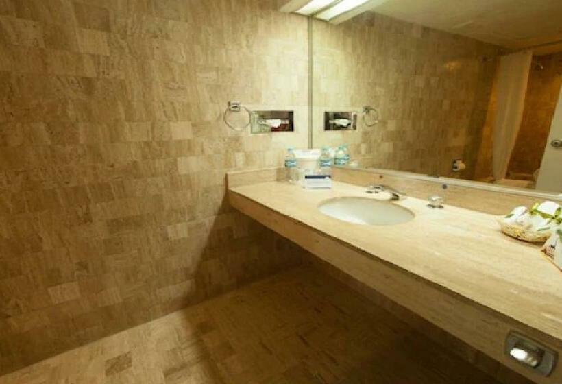 غرفة ديلوكس ذات إطلالة جانبية على البحر, Park Royal Beach Acapulco  All Inclusive