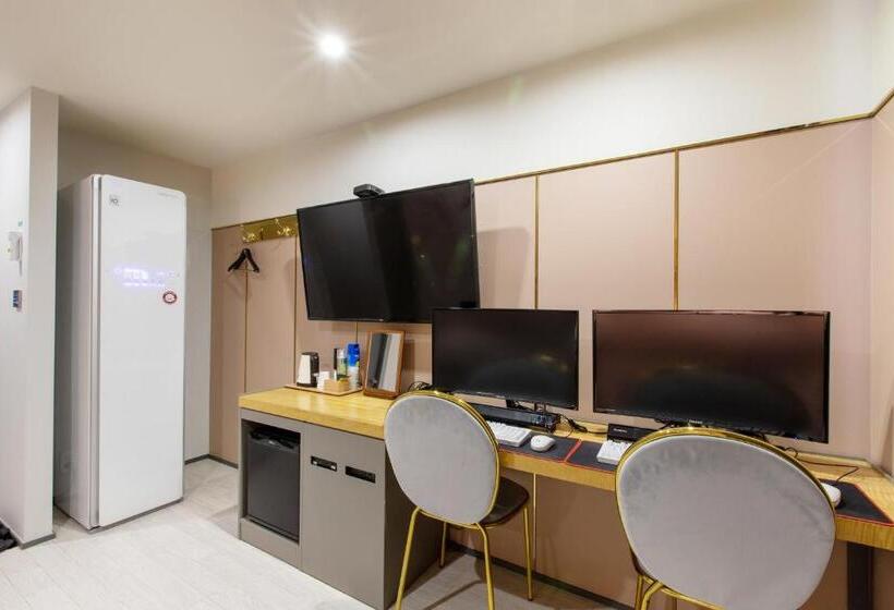 Номер Стандарт, Brown Dot Hotel Minam