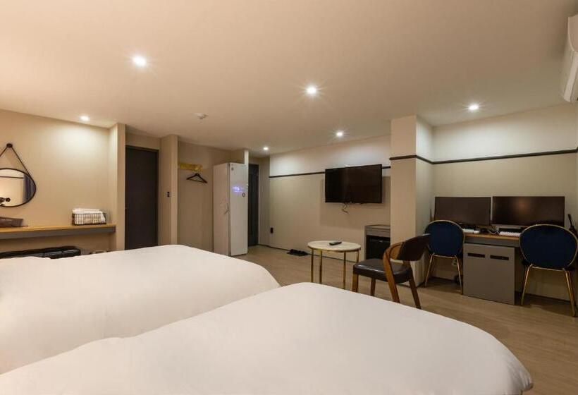 Family Suite, Brown Dot Hotel Minam
