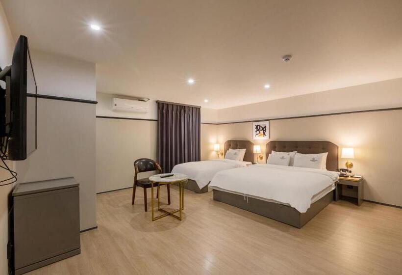 Family Suite, Brown Dot Hotel Minam