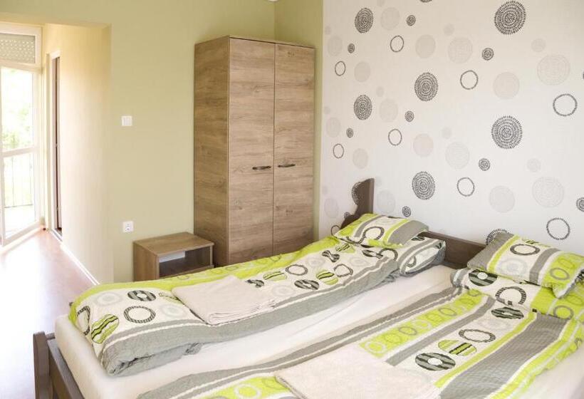 Номер Deluxe с Балконом, Levendula Apartmanház