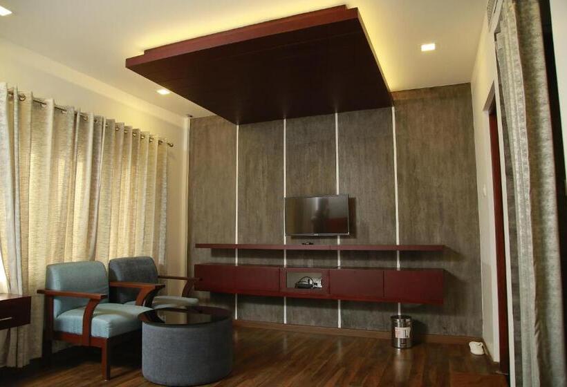 이그제큐티브 스위트, Four N Square Residency