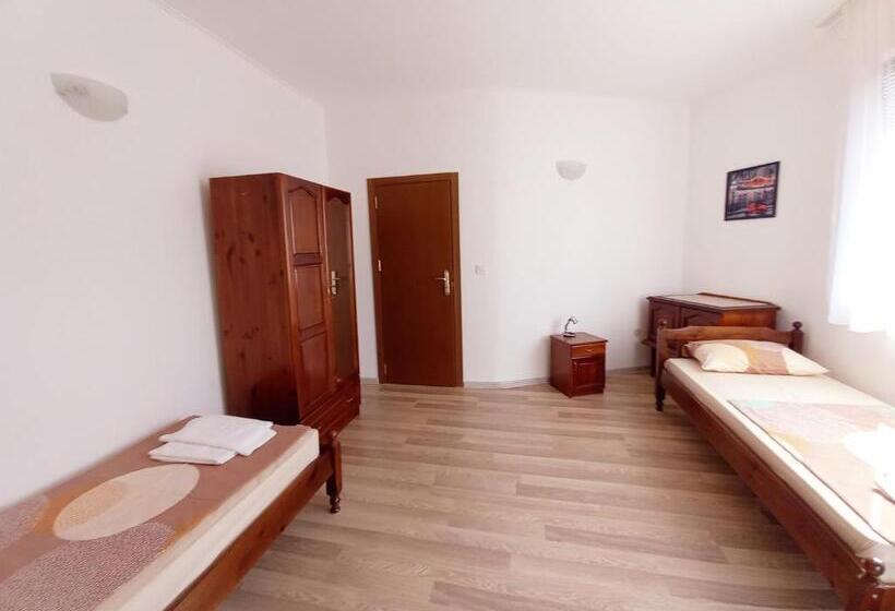 آپارتمان 2 خوابه, Family Hotel Amore